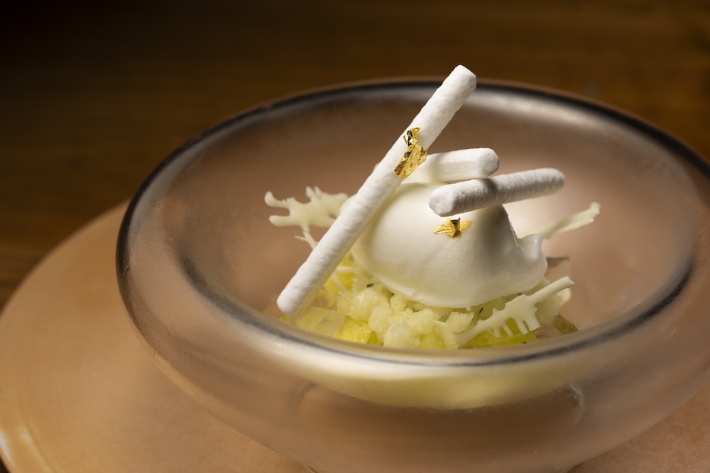「THE SUN & THE MOON」の「マスクメロンのヴァシュラン シャンパン風味のミルクアイス」ディナー・2,200円、ランチ・2,000円