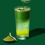 「石臼抹茶 グリーン ティー スパークリング」トールサイズのみ。価格はテイクアウト・税込み1,080円、店内利用・税込み1,100円。