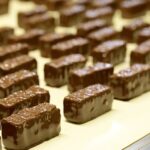 「メリーチョコレート」の「ミルフィーユ」製造の様子
