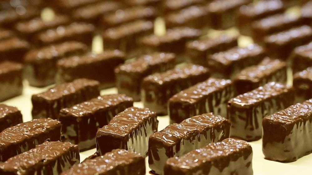 「メリーチョコレート」の「ミルフィーユ」製造の様子