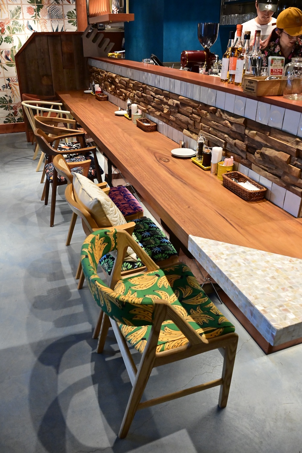「コナズ珈琲 西荻窪店」内観イメージ（1階）