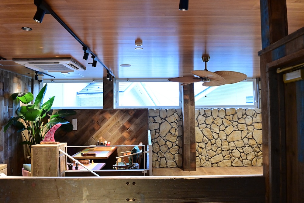 「コナズ珈琲 西荻窪店」内観イメージ（2階）