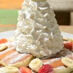 人気メニュー「ストロベリー&バナナホイップパンケーキ」税込み1,749円