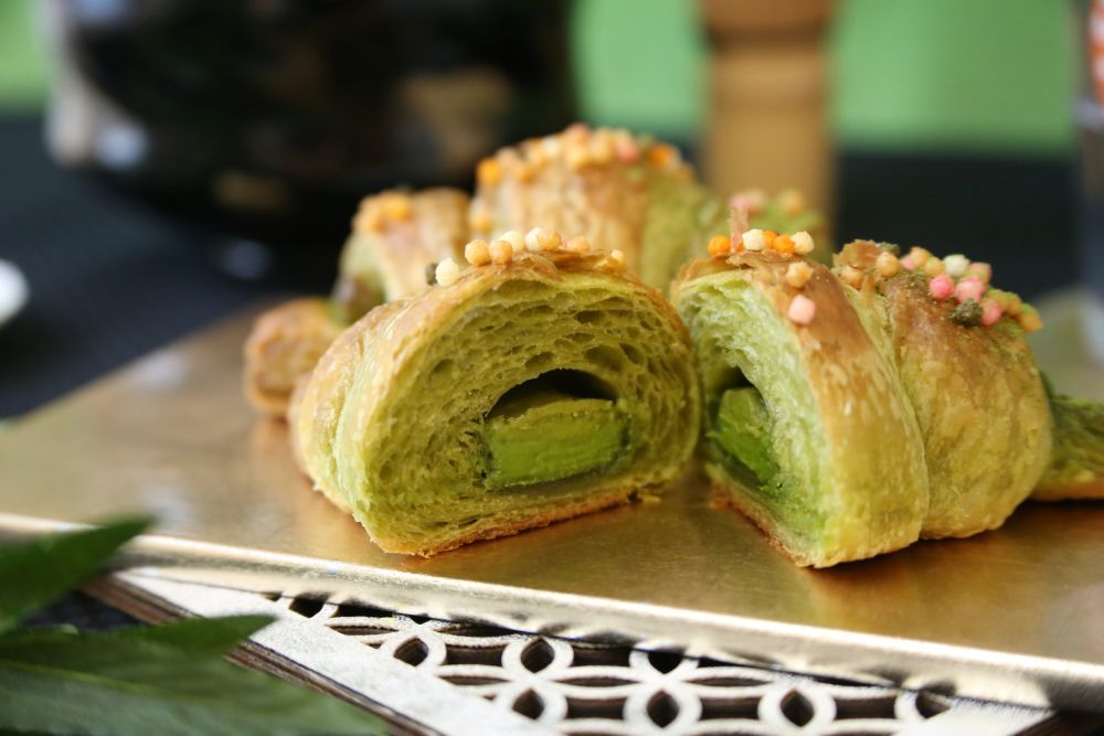 ぶぶあられのカラフルさがかわいらしい「プレミアムチョコクロ 京抹茶」