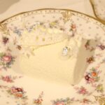 7月1日~8月8日に提供する各日1組2名限定の「British Summer Afternoon Tea featuring Royal Crown Derby」税込み18,000円(サービス料含む)