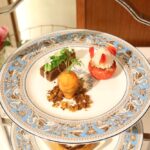 7月2日~8月29日の水・木・金曜日かつ各日1組2~4名限定の「British Summer Afternoon Tea with Butler」税込み25,000円(サービス料含む)