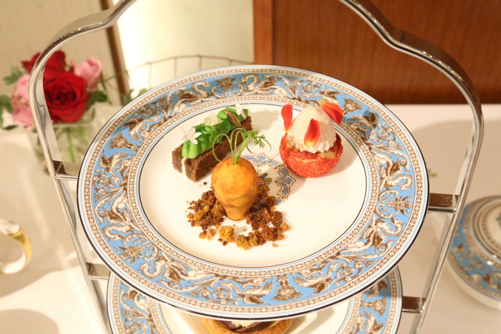 7月2日～8月29日の水・木・金曜日かつ各日1組2～4名限定の「British Summer Afternoon Tea with Butler」税込み25,000円（サービス料含む）