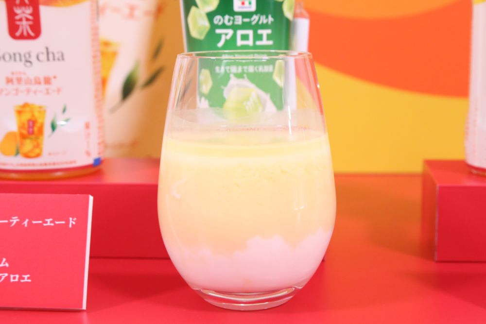 「貢茶 阿里山烏龍マンゴーティーエード」と「7プレミアム のむヨーグルト アロエ」のアレンジ