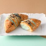 「カリカリクロワッサン専門店CARI DE CRO」の「チョコミントクロワッサン」1個・税込み380円