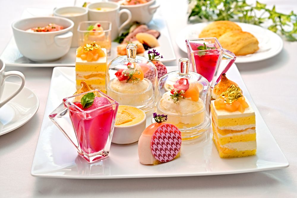 「ピーチアフタヌーンティー」平日・税込み6,000円、土日祝日・税込み6,500円(サービス料含む)