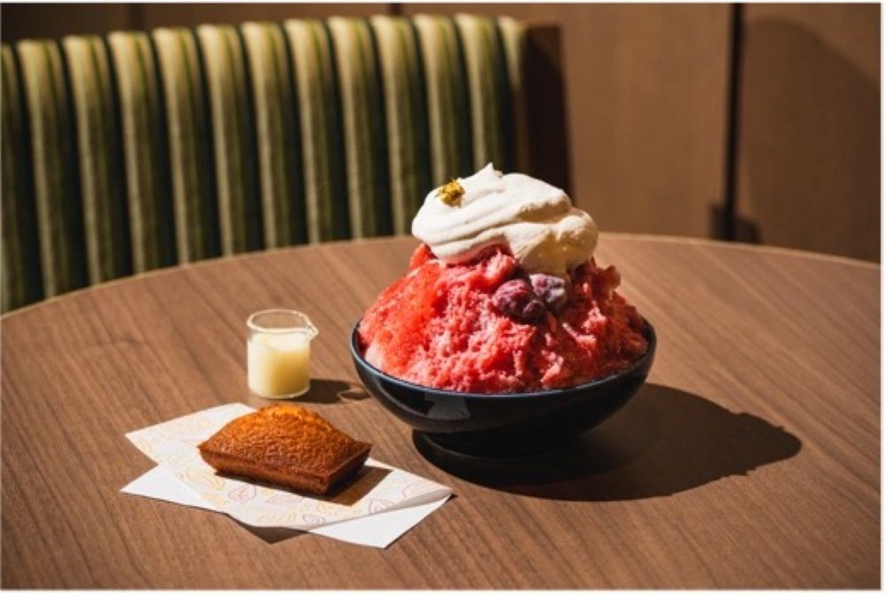 「パティスリーアンドカフェ デリーモ」にて販売する「濃厚フレッシュいちごのかき氷」税込み1,900円