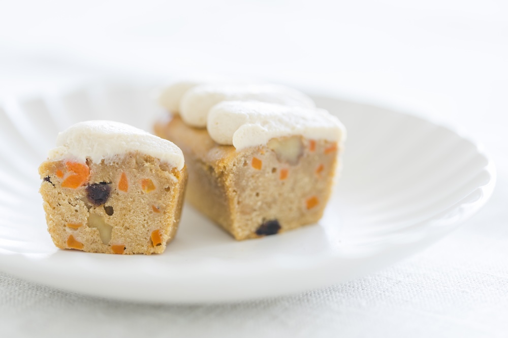 「ごろっとナッツ＆フルーツ 米粉のキャロットケーキ」イメージ
