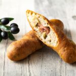 「生ハムオリーヴバジルフランス」税込み320円