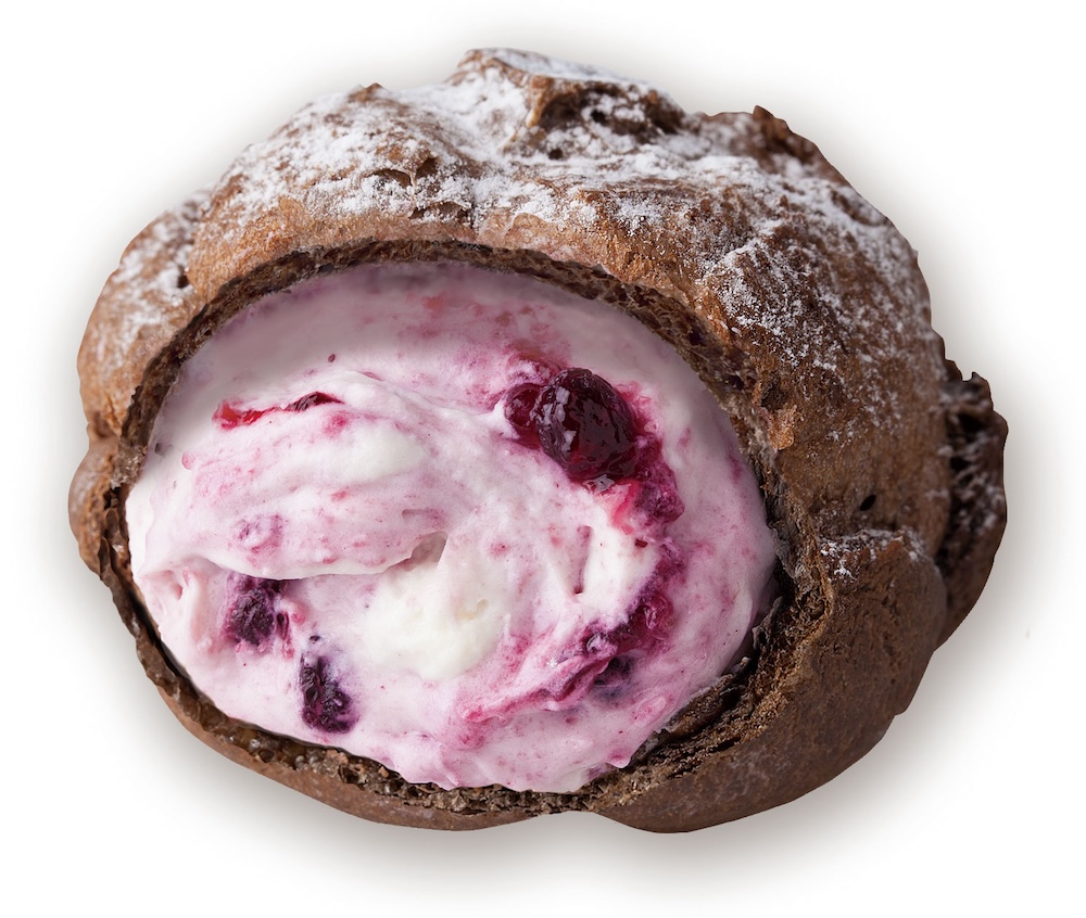 7月限定シュークリーム「ブルーベリーチーズケーキ」税込み260円