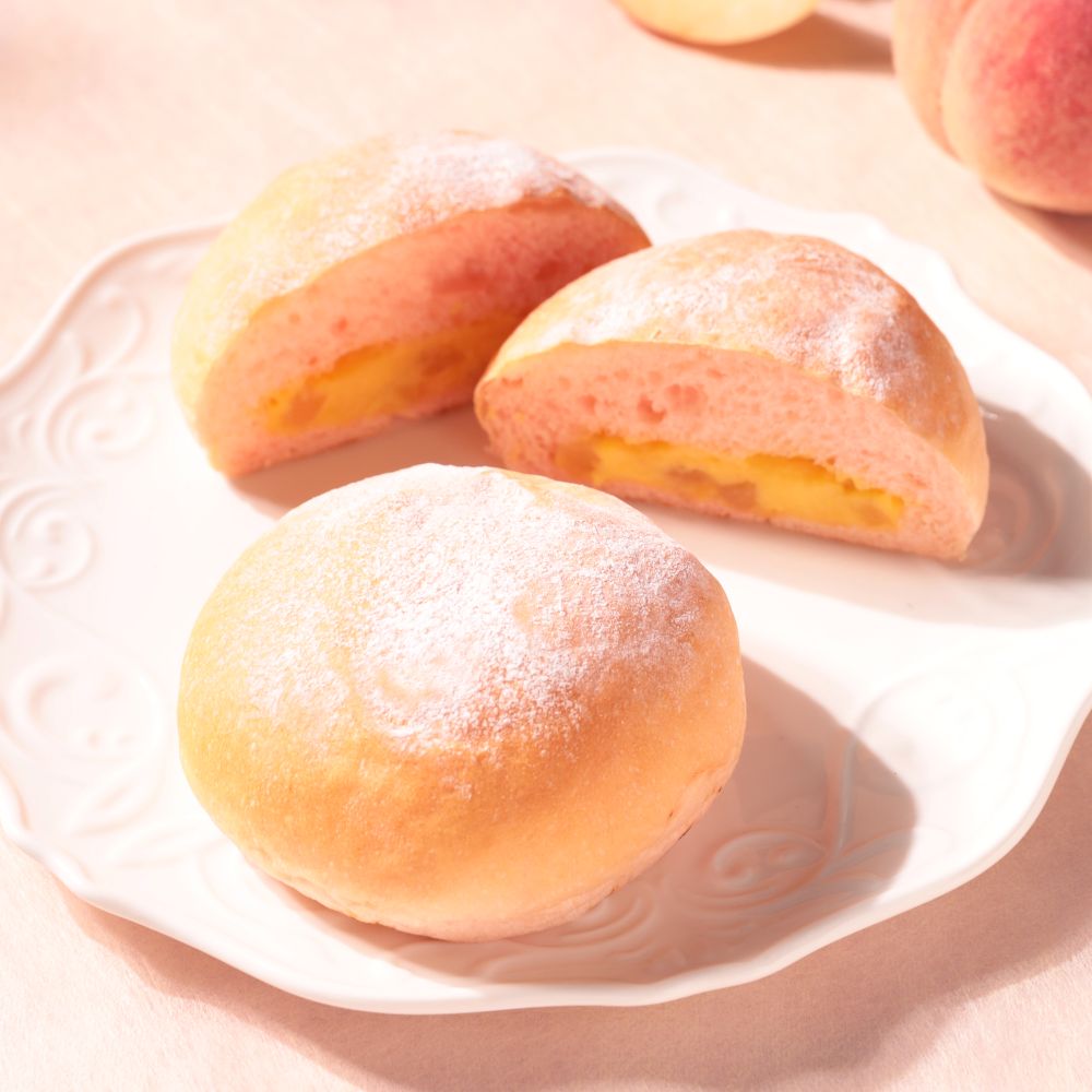 「桃のクリームパン」税込み303円