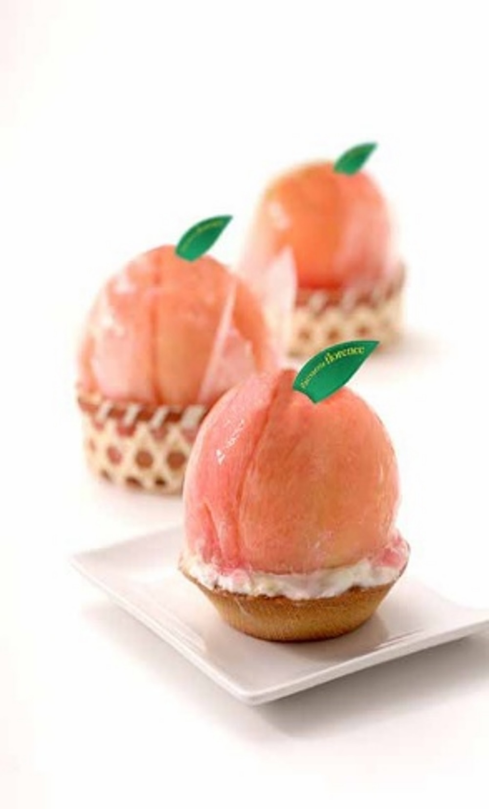 「ケーキ工房 フローレンス」の「果物語『ももたろう』」918円