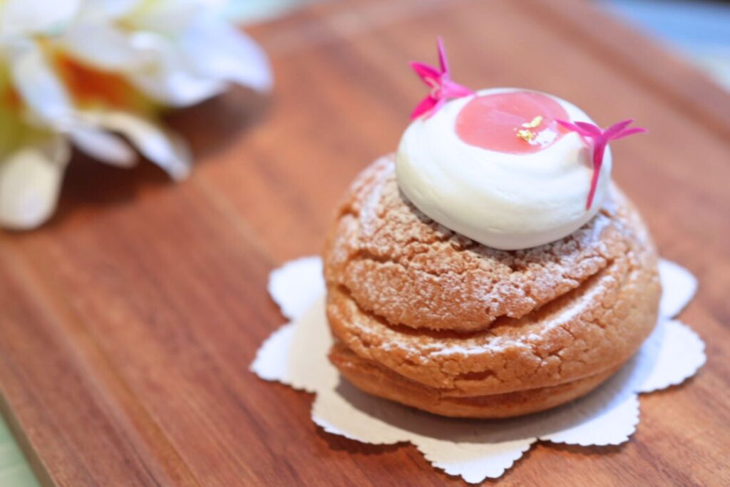 「桃のシュークリーム」イメージ