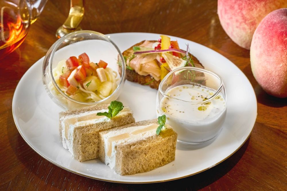 7月1日～8月31日に提供する「桃のアフタヌーンティー」税込み7,000円（サービス料含む）