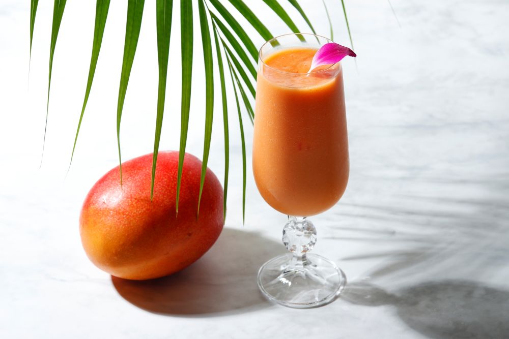 7月1日～8月31日に販売するマンゴーカクテル「Mango Lucent 」税込み3,289円（サービス料含む）