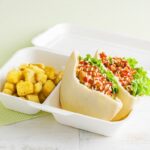 「スパイシーグリルドチキンピタサンド」イートイン・税込み1,814円