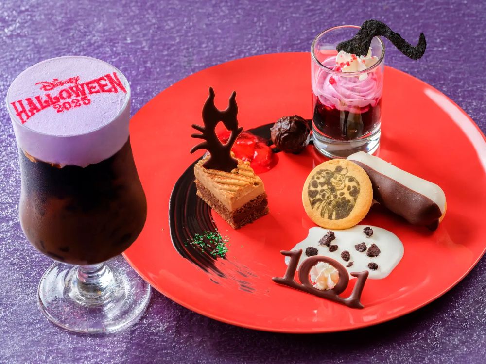 「センターストリート・コーヒーハウス」にて販売する「スペシャルデザートセット」2,280円(C)Disney