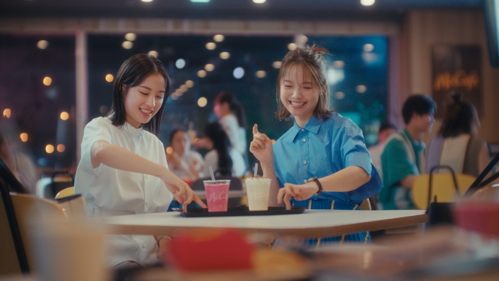 新テレビCM「マックカフェ『寄り道マック 仕事帰りのベリー』」篇ビジュアル