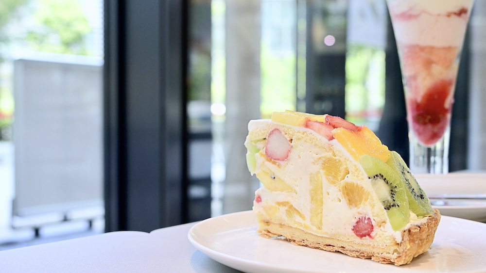 一番人気のズコットケーキ「フルーツズコット」1ピース・税込み1,037円