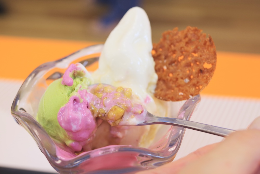 「ピスタチオとカシスの塩キャラメルパフェ」税込み740円