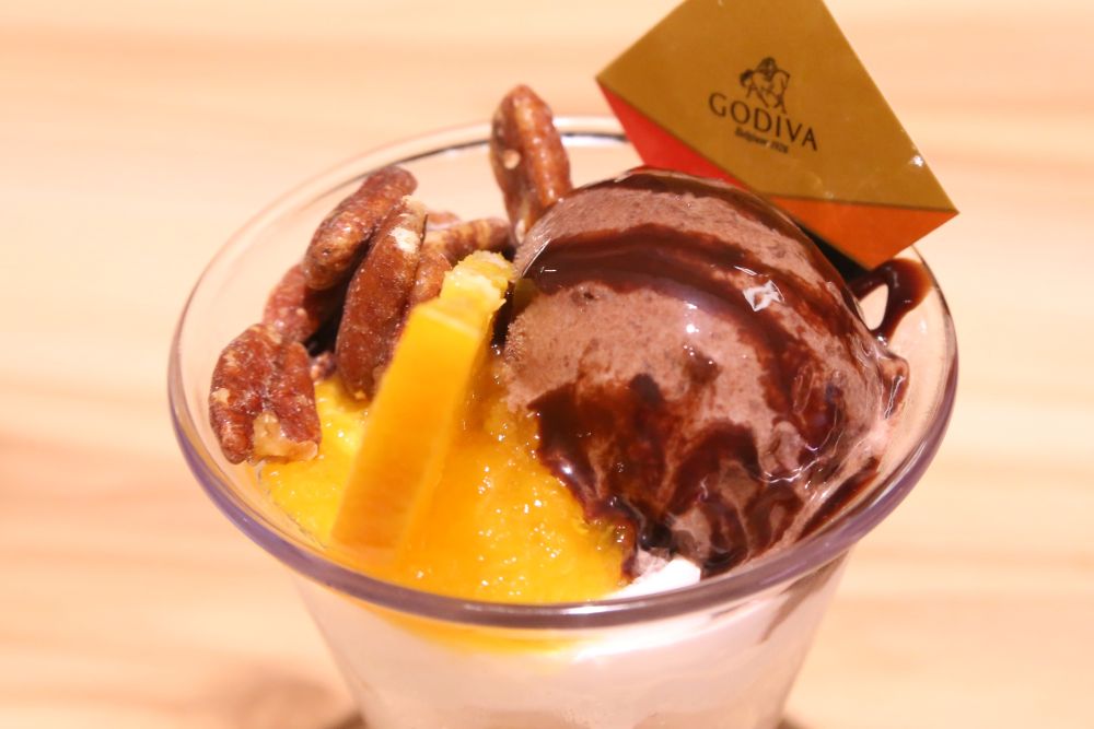 「オランジュショコラナッツパフェ」税込み450円