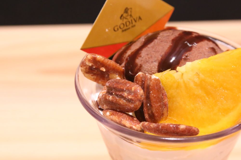 「オランジュショコラナッツパフェ」税込み450円