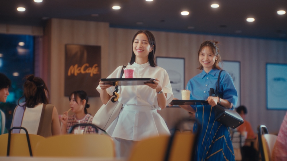 新テレビCM「マックカフェ『寄り道マック 仕事帰りのベリー』」篇ビジュアル