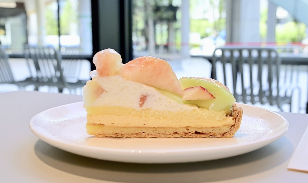 豊洲セイルパーク店限定タルト「桃とメロン」1ピース・税込み972円