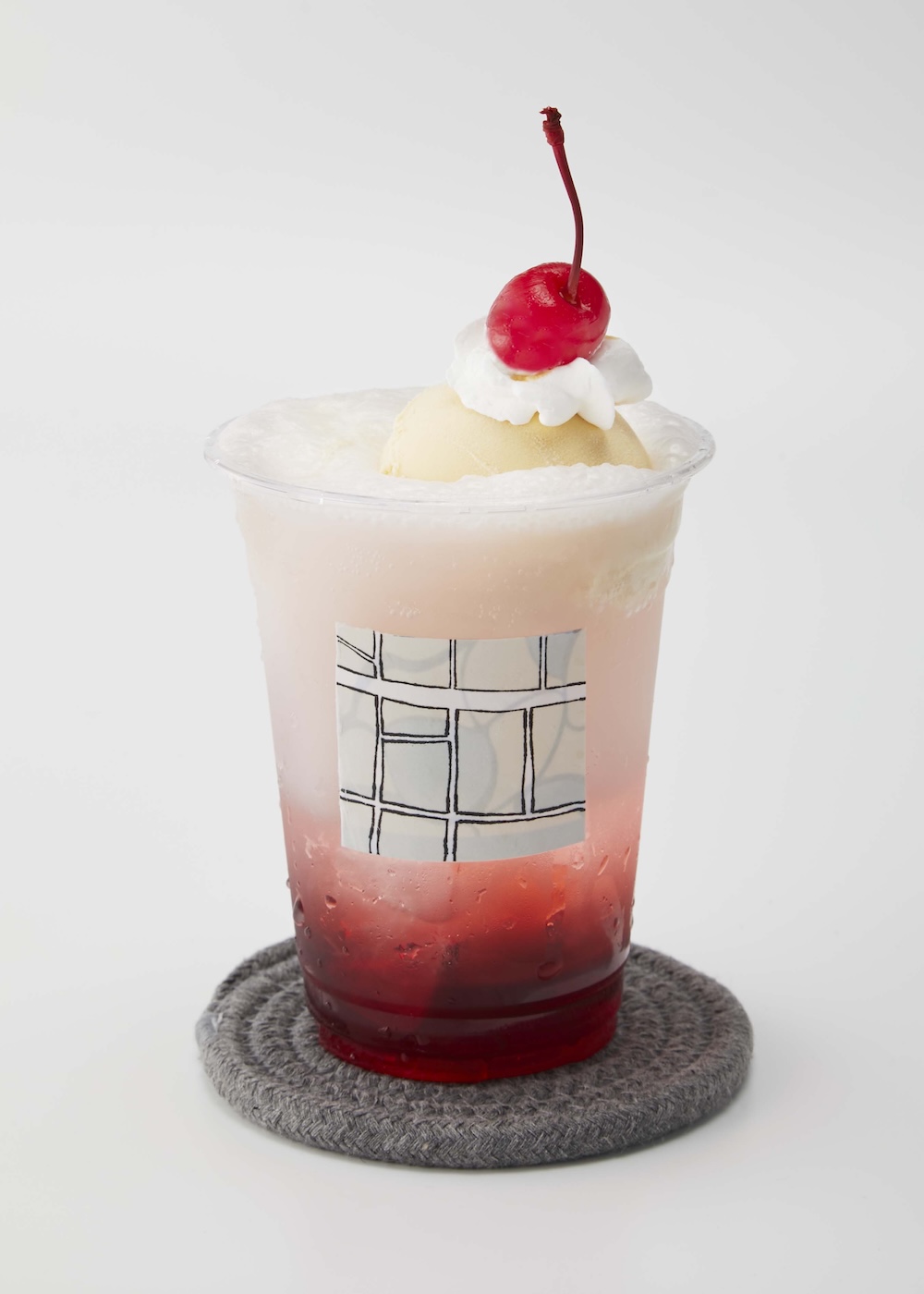 「秩父ノスタルジークリームソーダ - ストロベリー」税込み715円