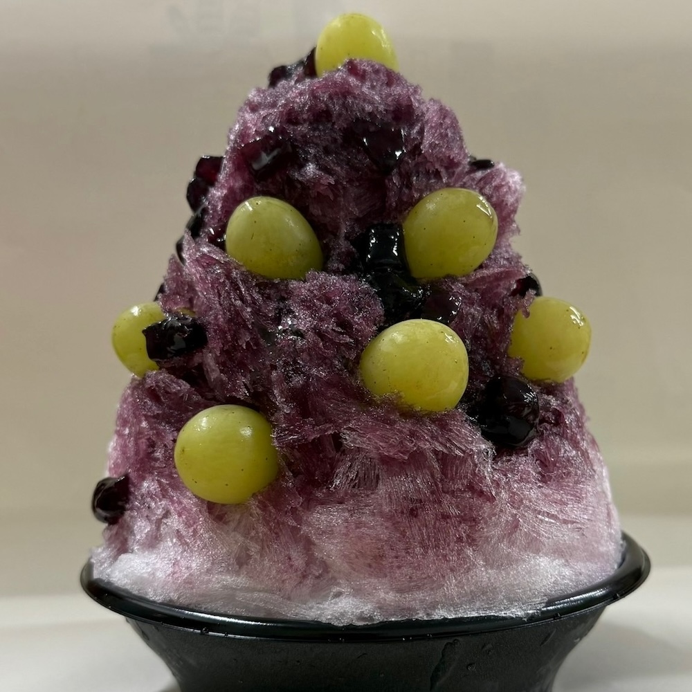 「かき氷専門店 果実堂」で販売される各日30杯限定「まるごとぶどうかき氷」1,701円
