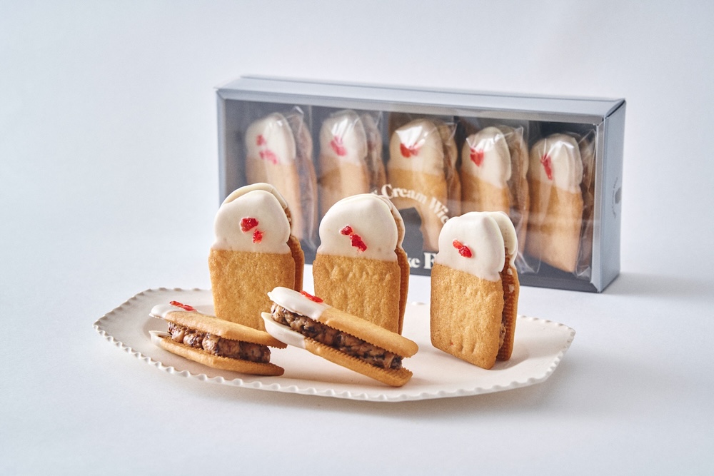 「フェアリークリームウィッチ フルーツケーキ生バターサンド」5個入り・税込み2,200円（店頭では単品購入可。税込み440円〜）