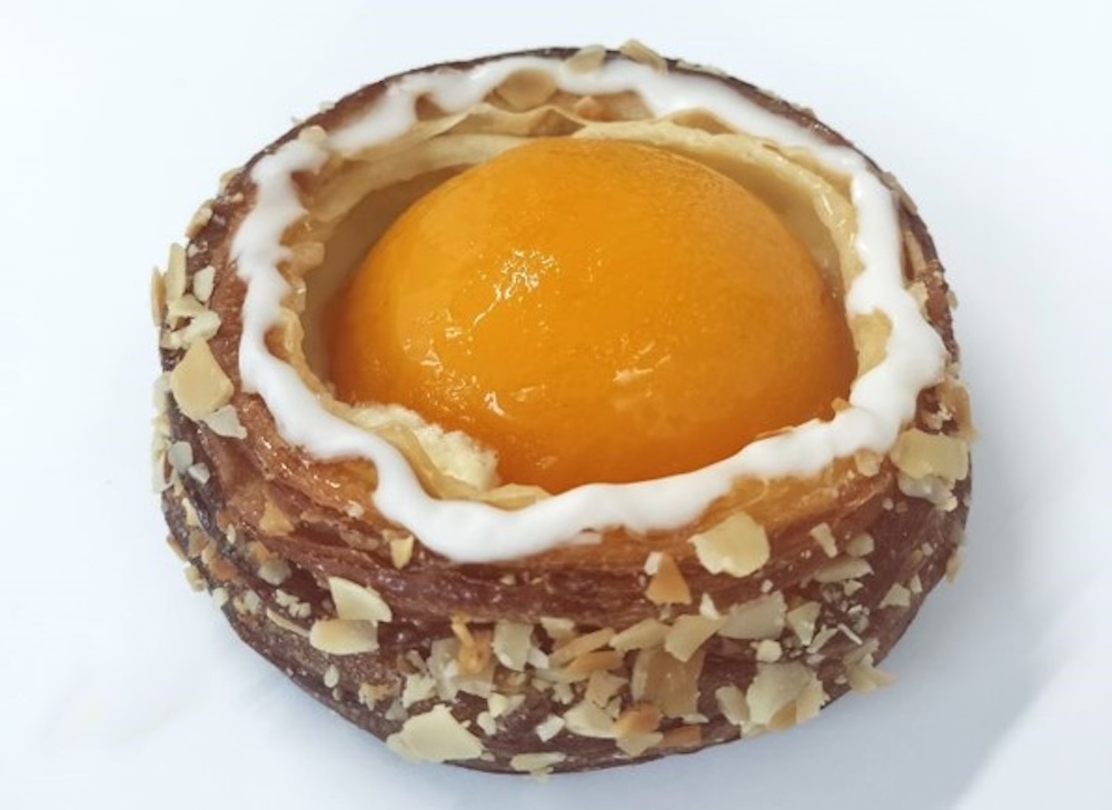 「聖庵」で販売される「ピーチ＆クリームチーズ」税込み410円​
