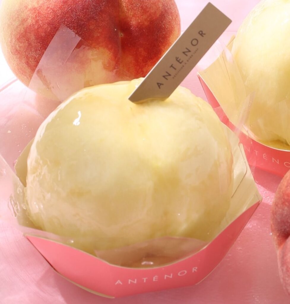 7月15日〜8月18日に販売される「まるごと桃ケーキ」税込み1,188円