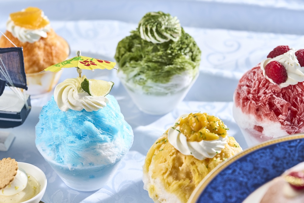 「アフタヌーンブッフェ -サマー シーサイド アドベンチャー with パディントン」平日・税込み6,800円、土日祝日盆・税込み7,400円(サービス料含む)