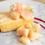 「白桃とミルキッシュクリームのミルクレープ 紅茶アイス添え」イメージ