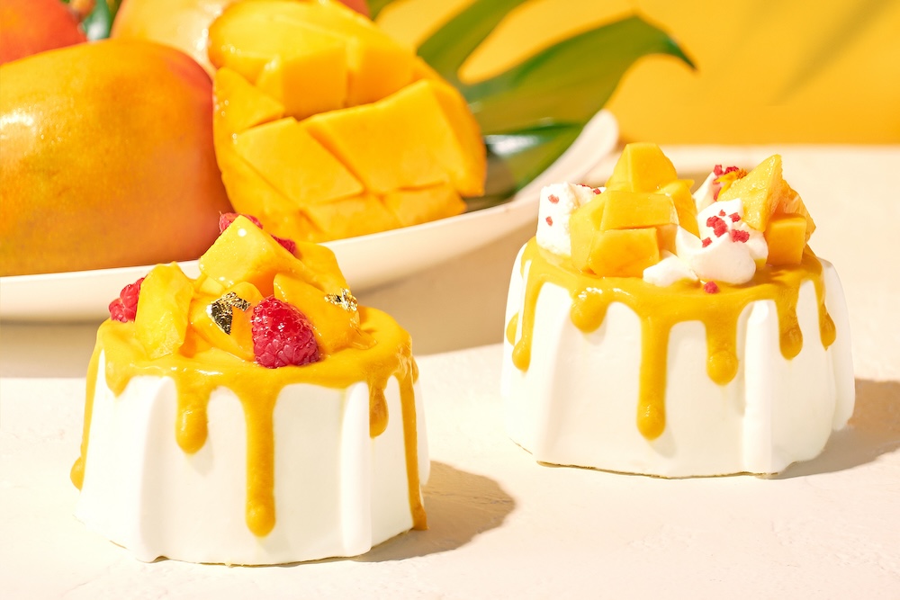 左から「〜Premium Chiffon Cake〜 マンゴーラズベリー」、「マンゴーベリー」