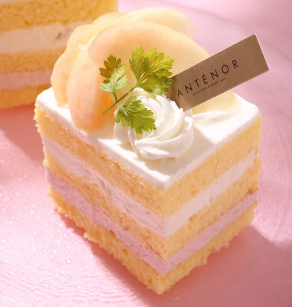 7月15日〜8月18日に販売される「桃のショートケーキ」税込み800円