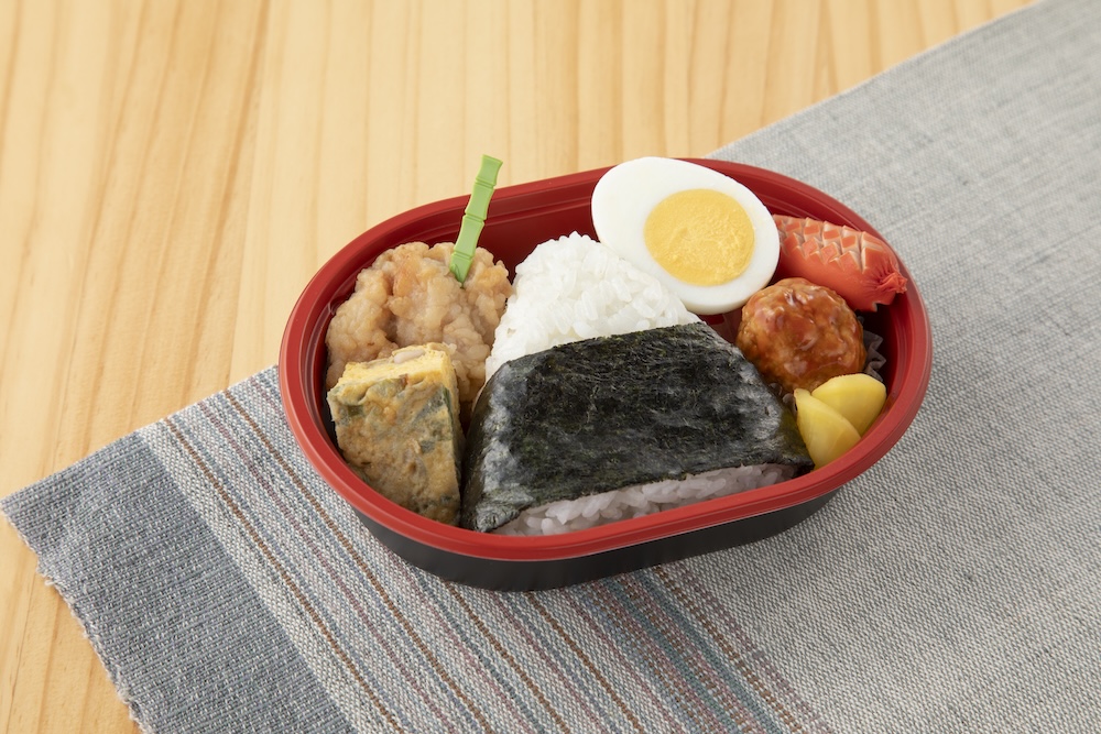「久保ちゃんのおでかけBOX（ツナおにぎり）」税込み451円