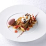 「岡山県産希少バナナ“ドレーヌ”とコーヒークレーム 無花果のソルベ添え」2,700円