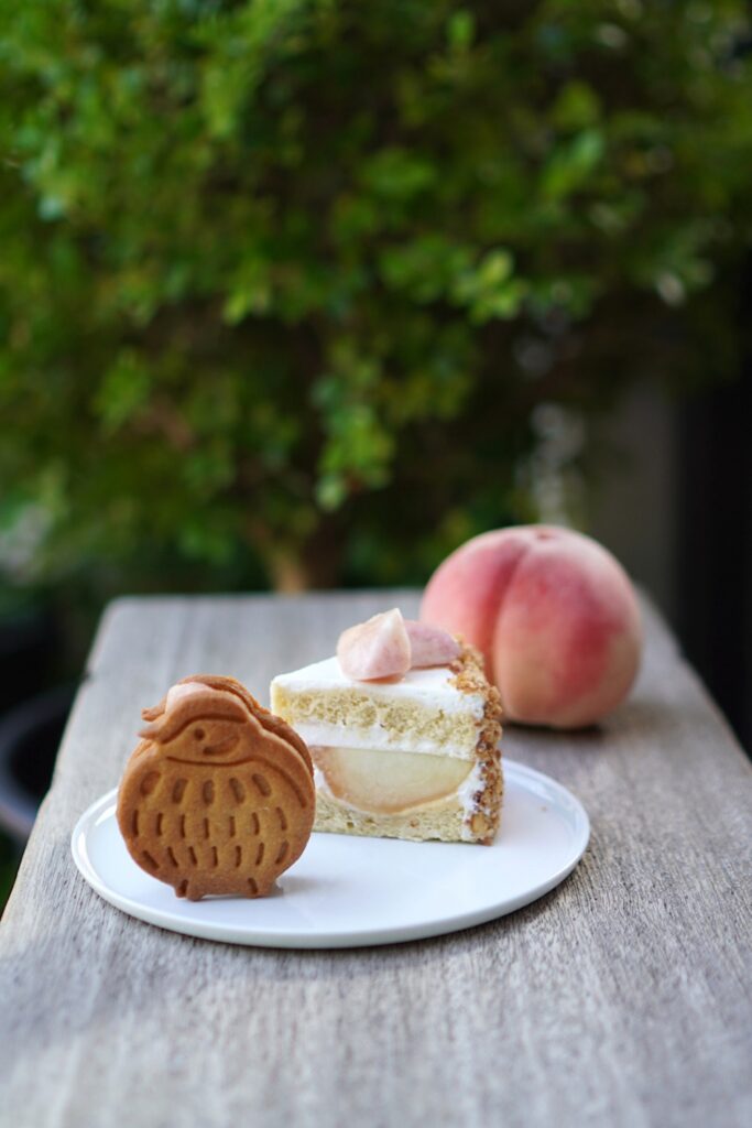 「桃のショートケーキ」テイクアウト・750円、イートイン・763円