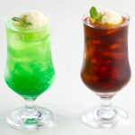 左から「クリームソーダ」税込み649円、「珈琲フロート」税込み649円