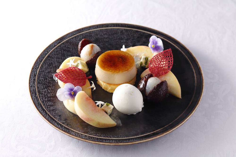「ジャスミンのブリュレとフレッシュな宮崎県産ライチ 月桃のアイスクリームとともに」税込み2,700円