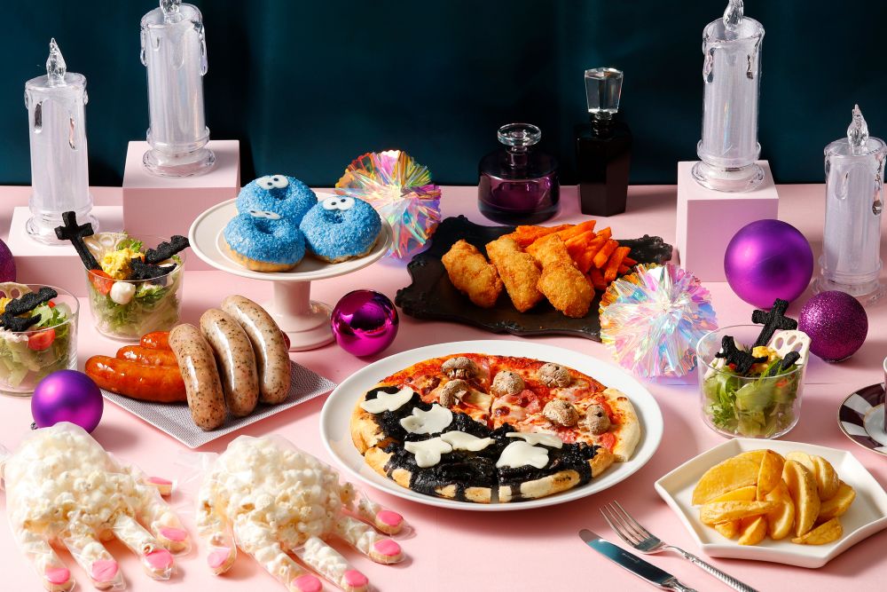 「ハロウィーンパーティーメニュー付き宿泊プラン」朝食付き4名1室利用・1名あたり税込み13,200円から(サービス料含む、宿泊税別)