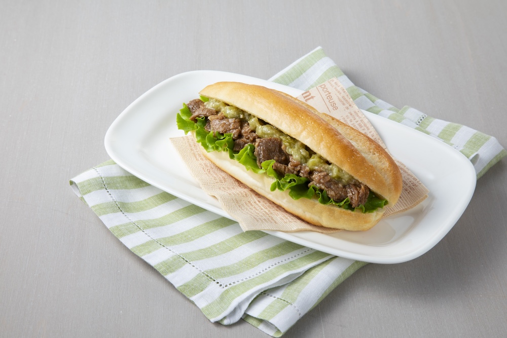 「静岡限定　WASABI香る牛カルビロール」税込み378円