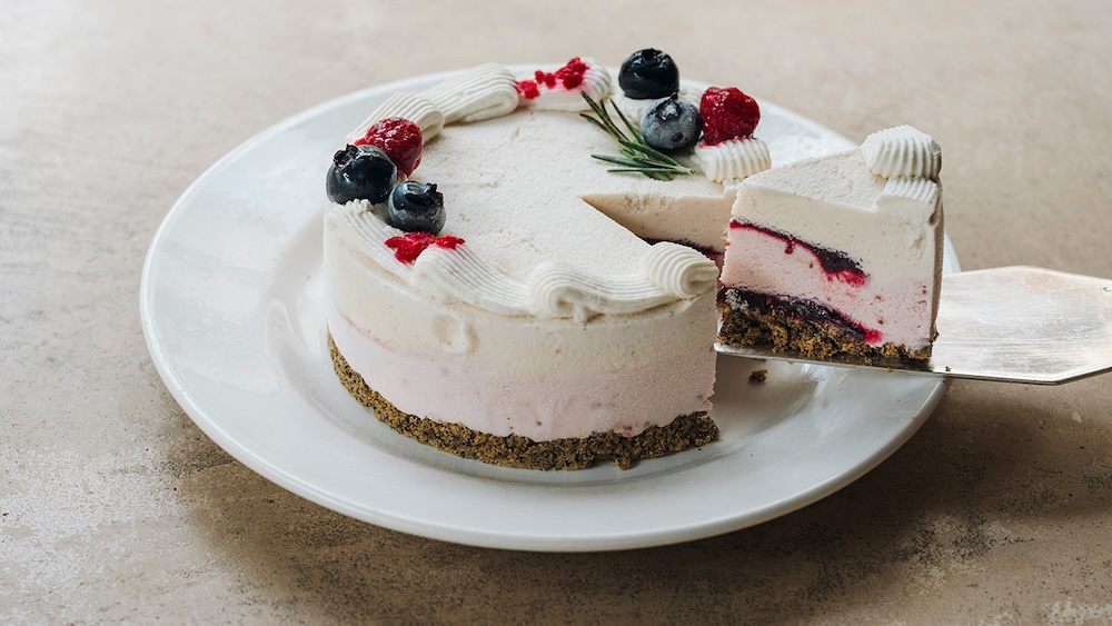 アイスケーキ「kasiki 夏苺と塩バニラオリーブオイルのアイスケーキ exclusive for DEAN & DELUCA」イメージ