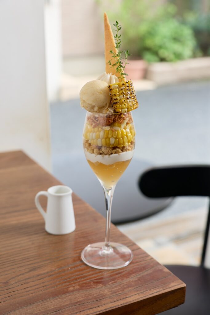 【昼の部】「agari」の「とうもろこしとココナッツのパフェ」1,700円